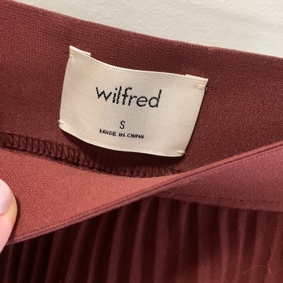 Aritzia burgundy midi skirt size SMALL - Picture 3 of 4